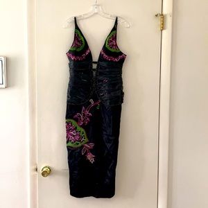 🤩💗STUNNING Size 8 embroidered cocktail 🍹 Dress